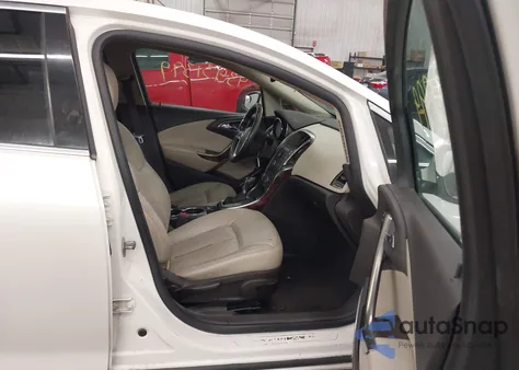 2015 Buick Verano Leather Group z USA, uszkodzony, nr VIN 1G4PS5SK8F4185478